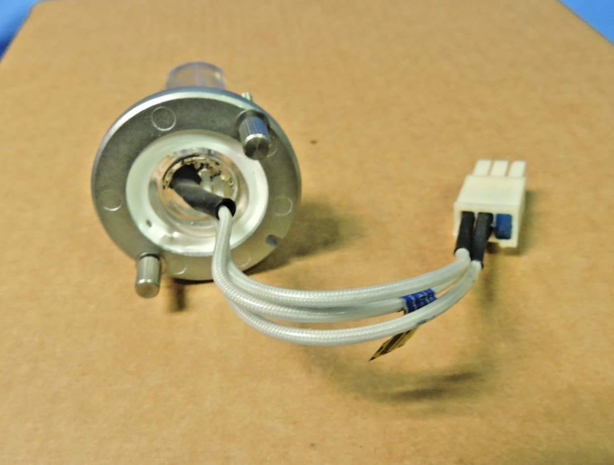 NEW Thermo Dionex 6076.1110 Deuterium L2D2 Ultimate Detector Hamamatsu L6999-52 5