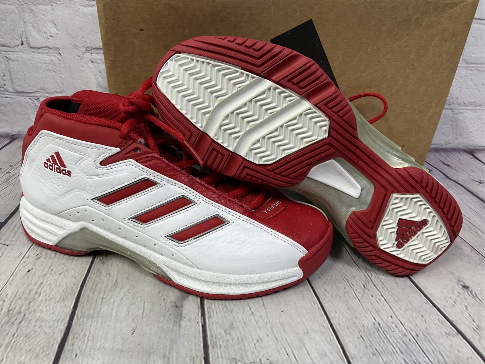 Adidas Undeniable Womens Basketball Shoes Size 7 Red White New With Box