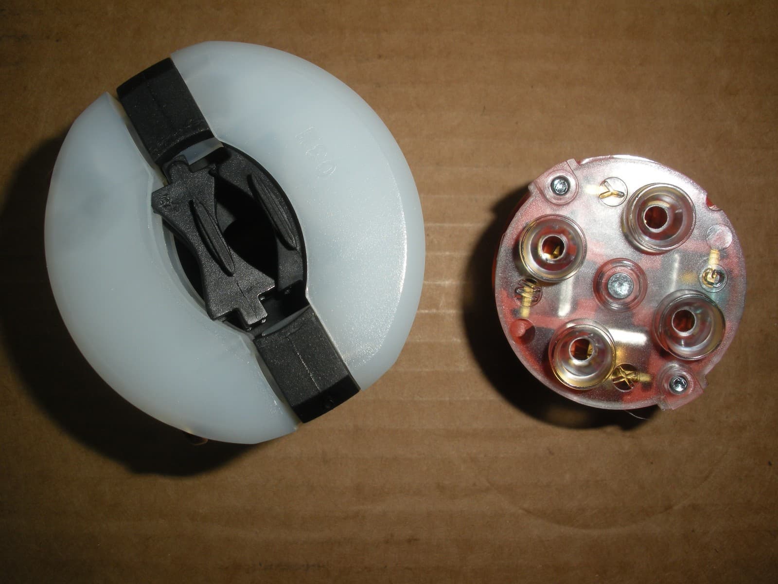 L14-30 30A 125/250 Eaton Arrow-Hart AHCL1430P cord cap twist lock 4 available 4