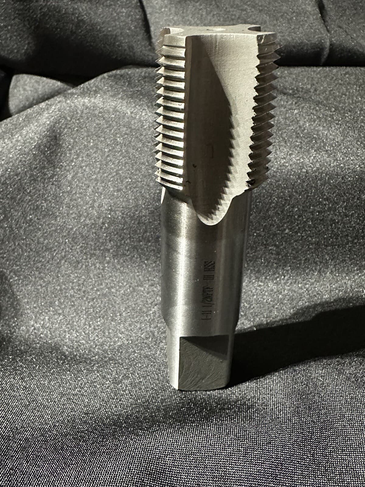 Pipe Tap, 1"-11.5, NPTF Taper, 4 Flutes, Uncoated, HSS, OAL 4-1/4"