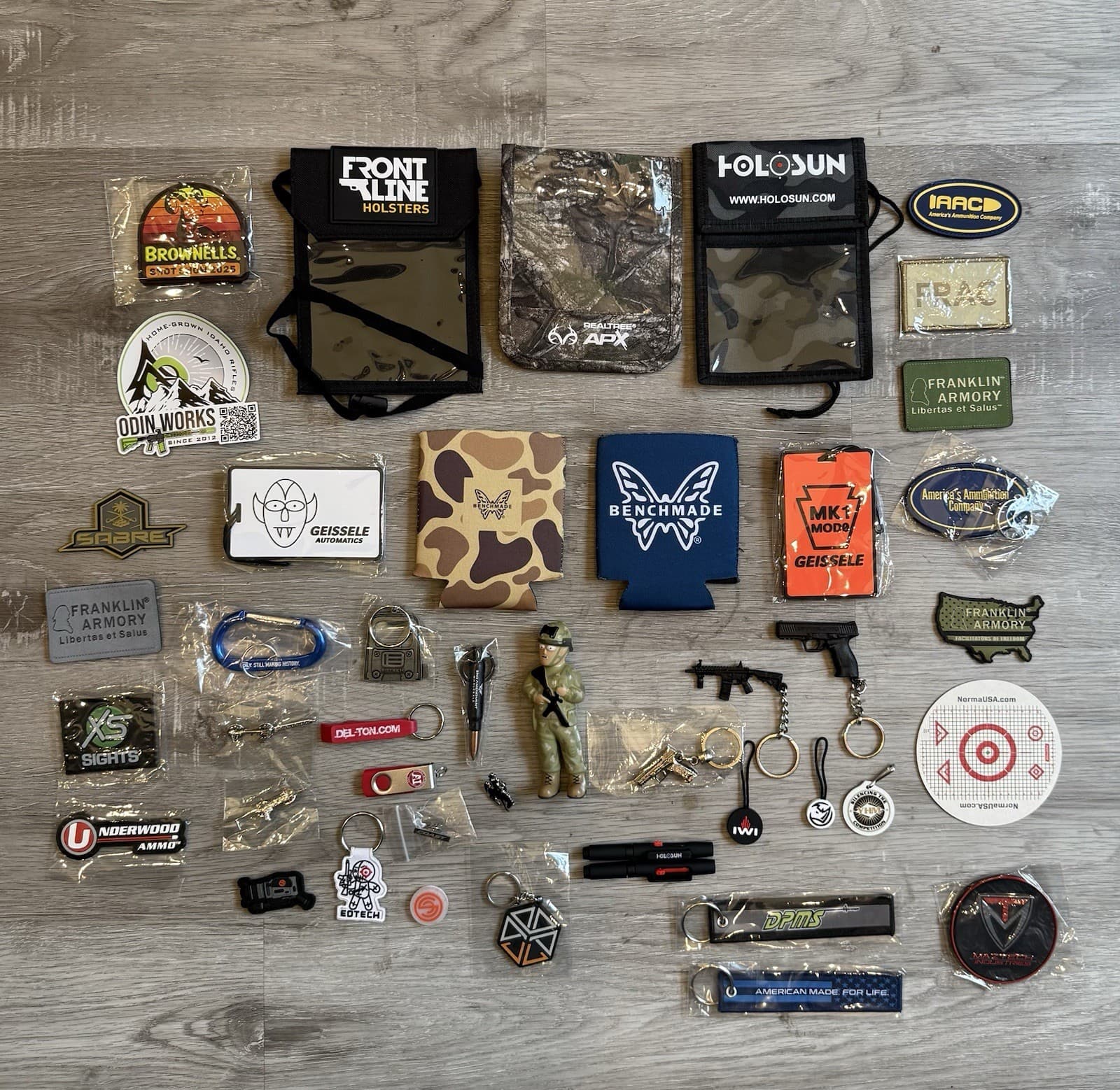 Shot Show Ultimate Swag Bag Pkg 3 Patches Keychains Benchmade Silencer Co Eotech