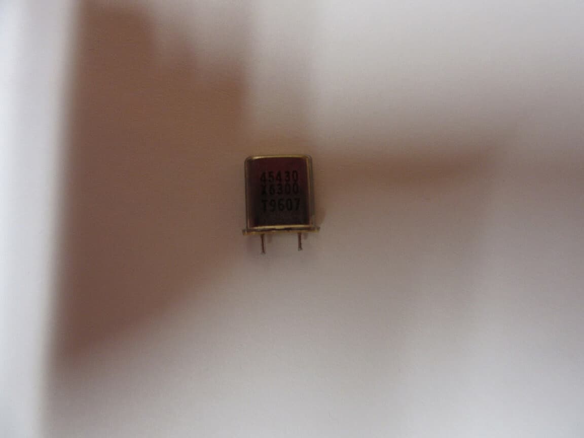 Motorola Minitor II (2) and Keynote Pager crystals Used Tested 3