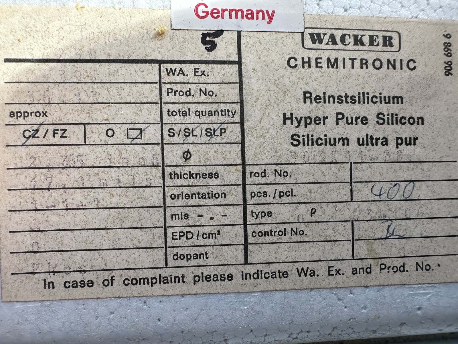  LOT OF 400 WAKER CHEMTRON HYPER PURE SILICON WAFER 2.365"Dia, 14-15 MILLS THICK 6