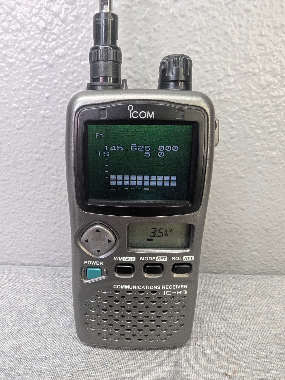 ICOM IC-R3 Handheld Wideband Communications Receiver .495 to 2450 MHz