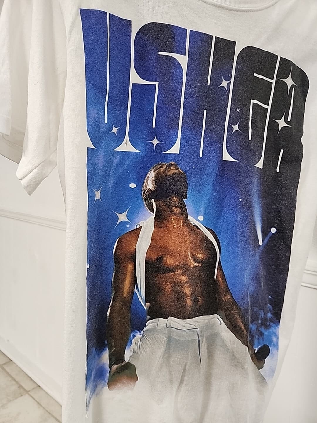Usher Unisex 2011 OMG Tour Concert White Graphic T-Shirt Small/Medium 3
