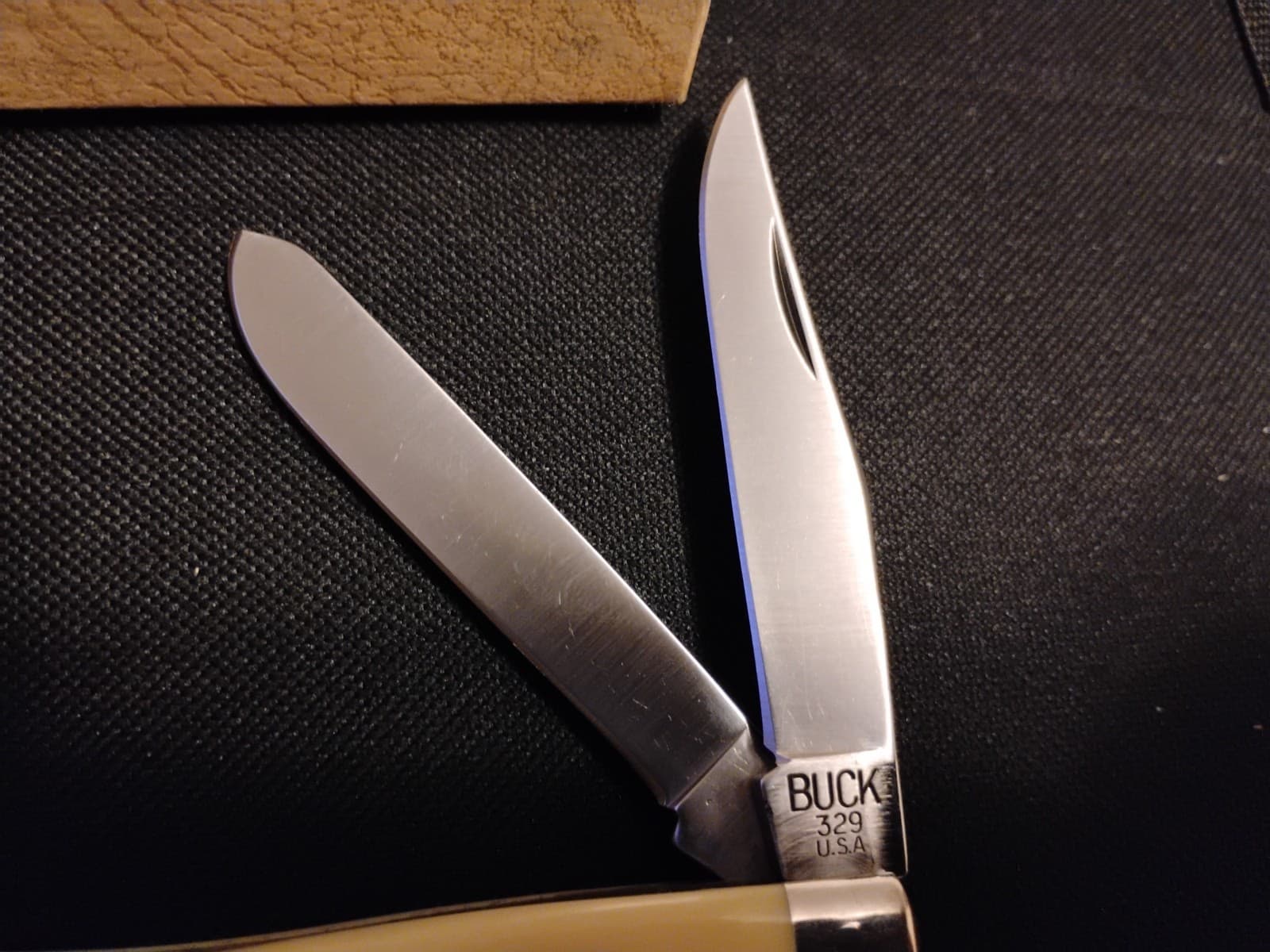 VINTAGE BUCK 329 U.S.A. TRAPPER MODEL NO 0329-YW PRE DATE CODE 2