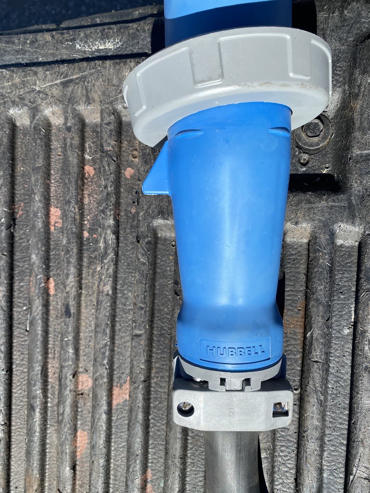 Hubbell Watertight Plug 560P9w  60 Amp 3 Phase 120/208 Vac 4