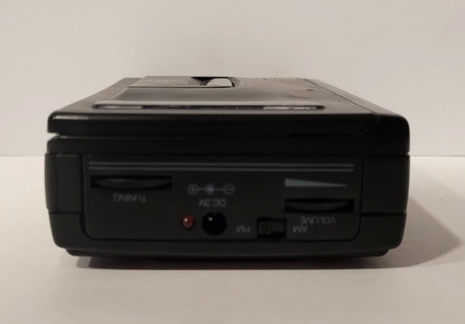 Vintage Tozai ATC-337 Personal AM/FM Stereo Cassette Player Walkman 4