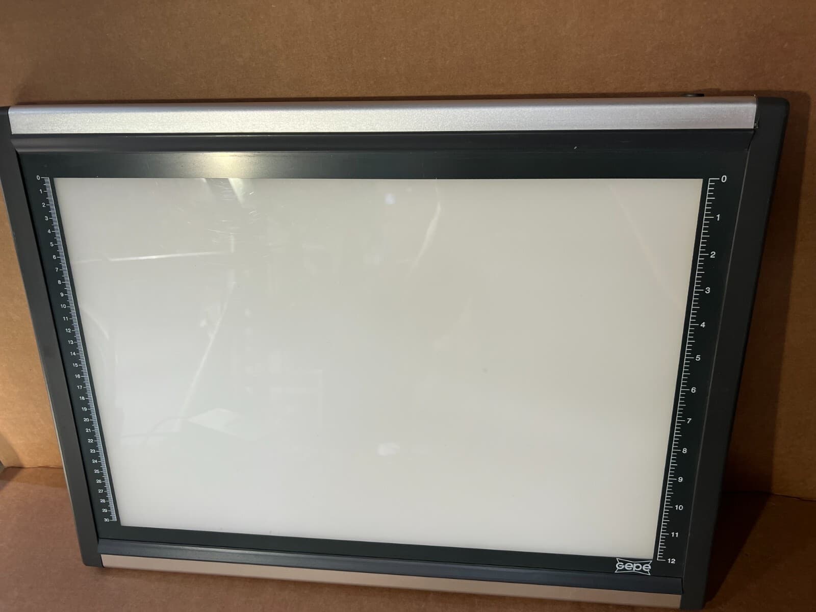 Gepe Pro Slim Slide Viewer - 12 x 18 Slim Light Model G-2025 2