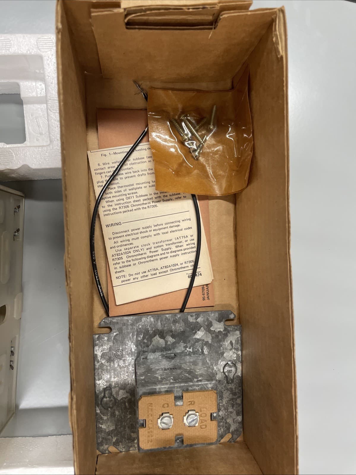 HONEYWELL CHRONOTHERM T882A 1013 VINTAGE Electric Clock THERMOSTAT 24V 54-86º 4