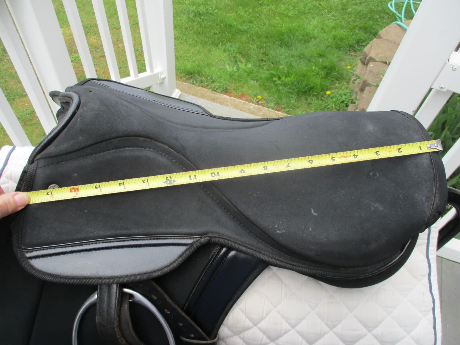 17'' MEDIUM THOROWGOOD ULSTER CC JUMP ENGLISH SADDLE w  LEATHERS &  IRONS 4