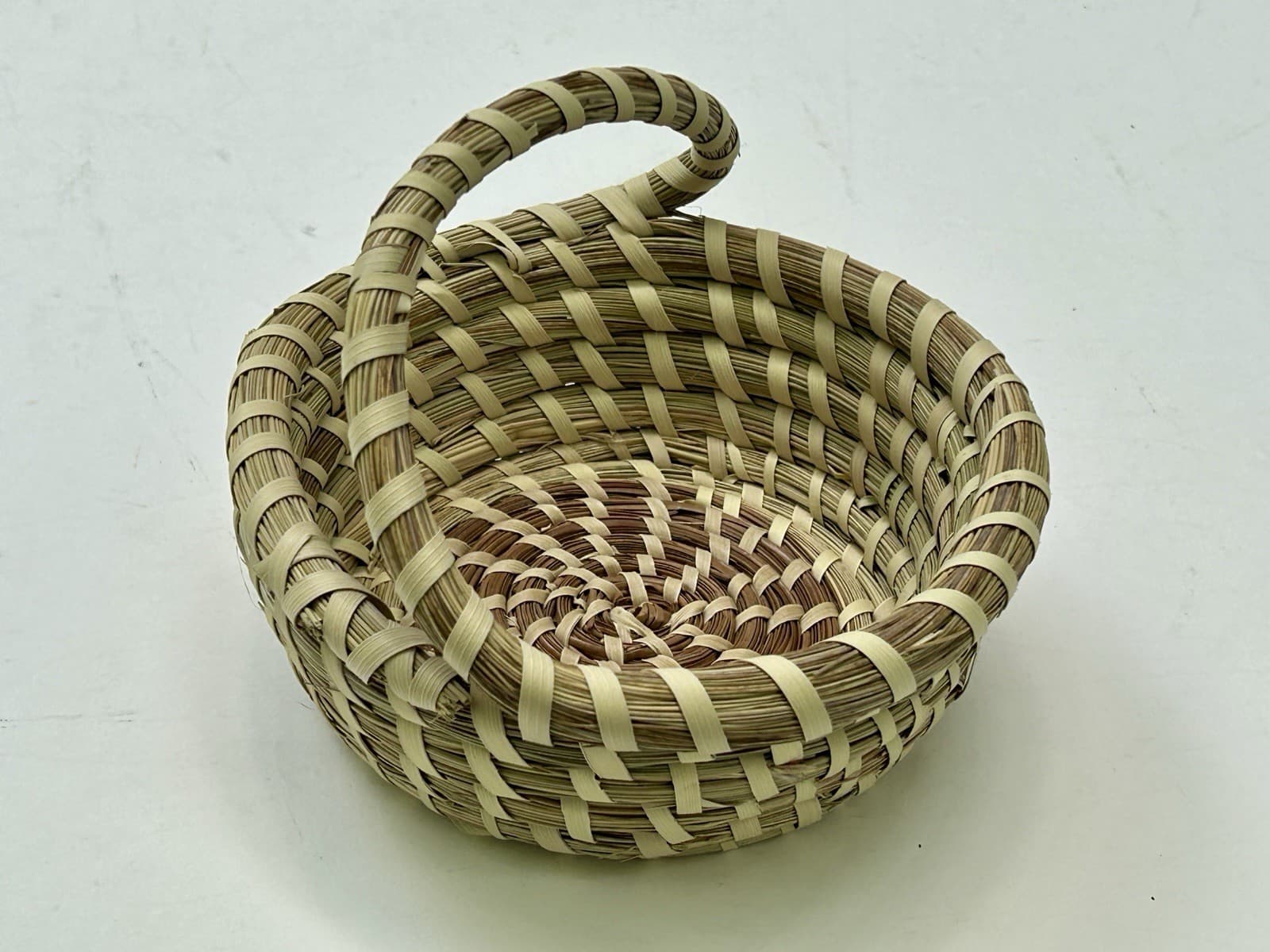 Charleston Gullah Sweetgrass Handmade Round Small Basket  w/ Handle 4" H 6" D 4