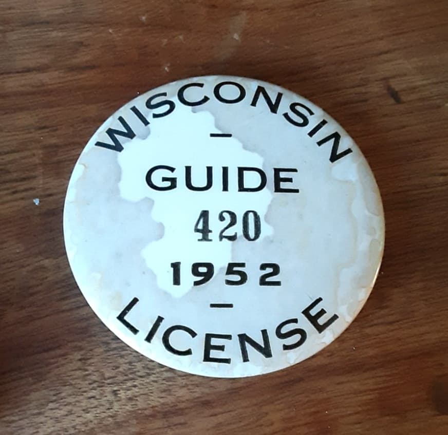 Old 1952 Wisconsin Guide  License Pin #420