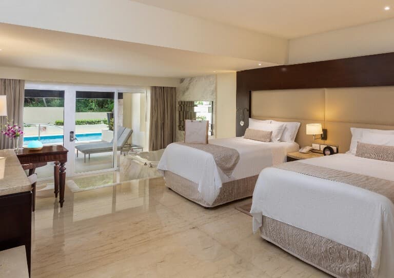 THE GRAND AT MOON PALACE  FREE PERKS & KIDS STAY FREE!  LUXURY RESORT SAVE!!! 6