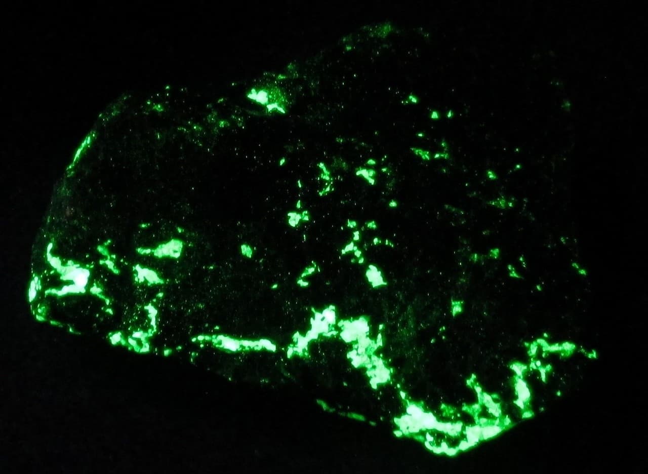 Bi-Wave Willemite Franklinite Fluorescent Minerals Franklin NJ 3