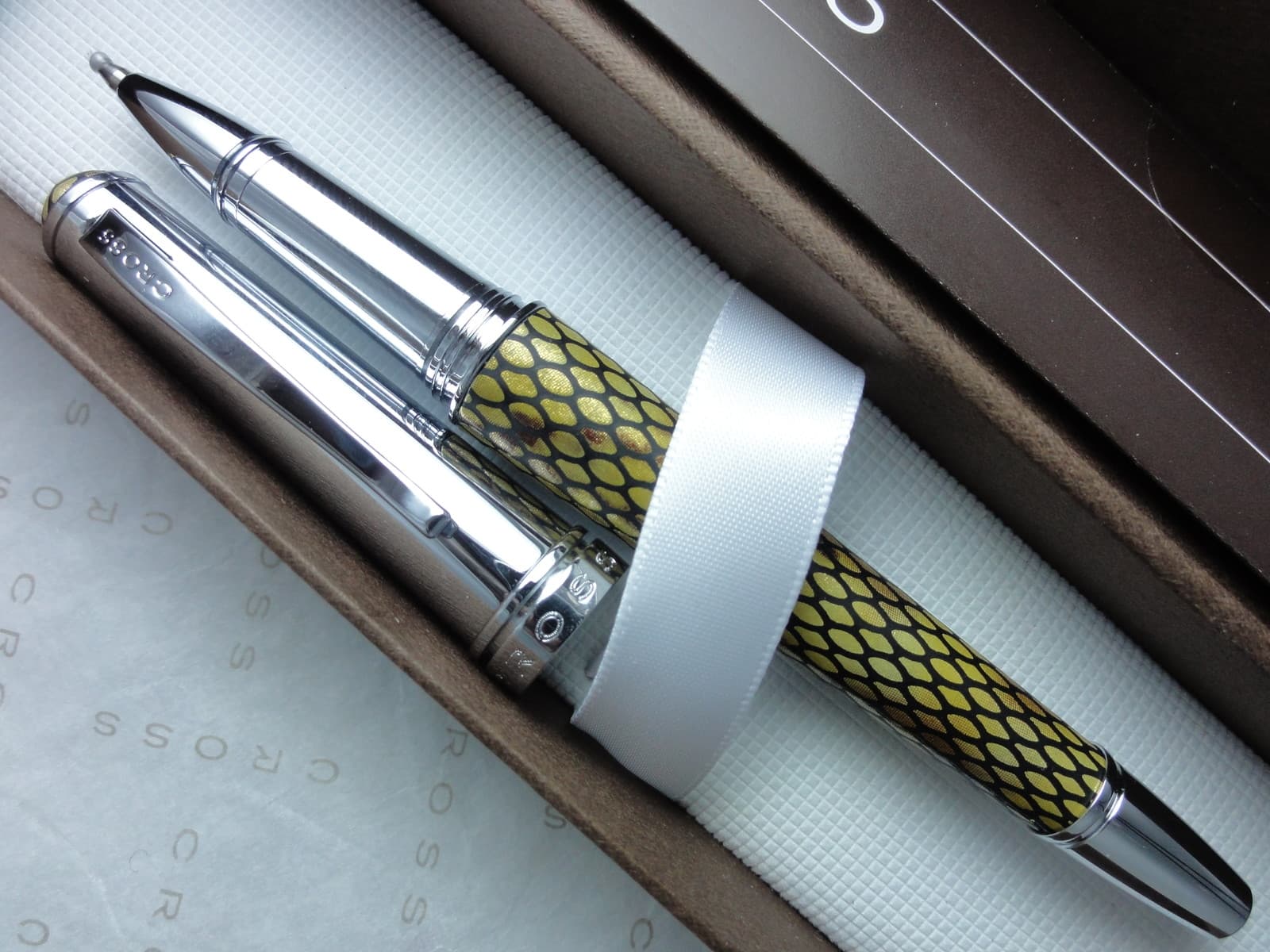 Cross  Genuine Textured Italian Desert Diamond Leather Selectip Rollerball Pen 4