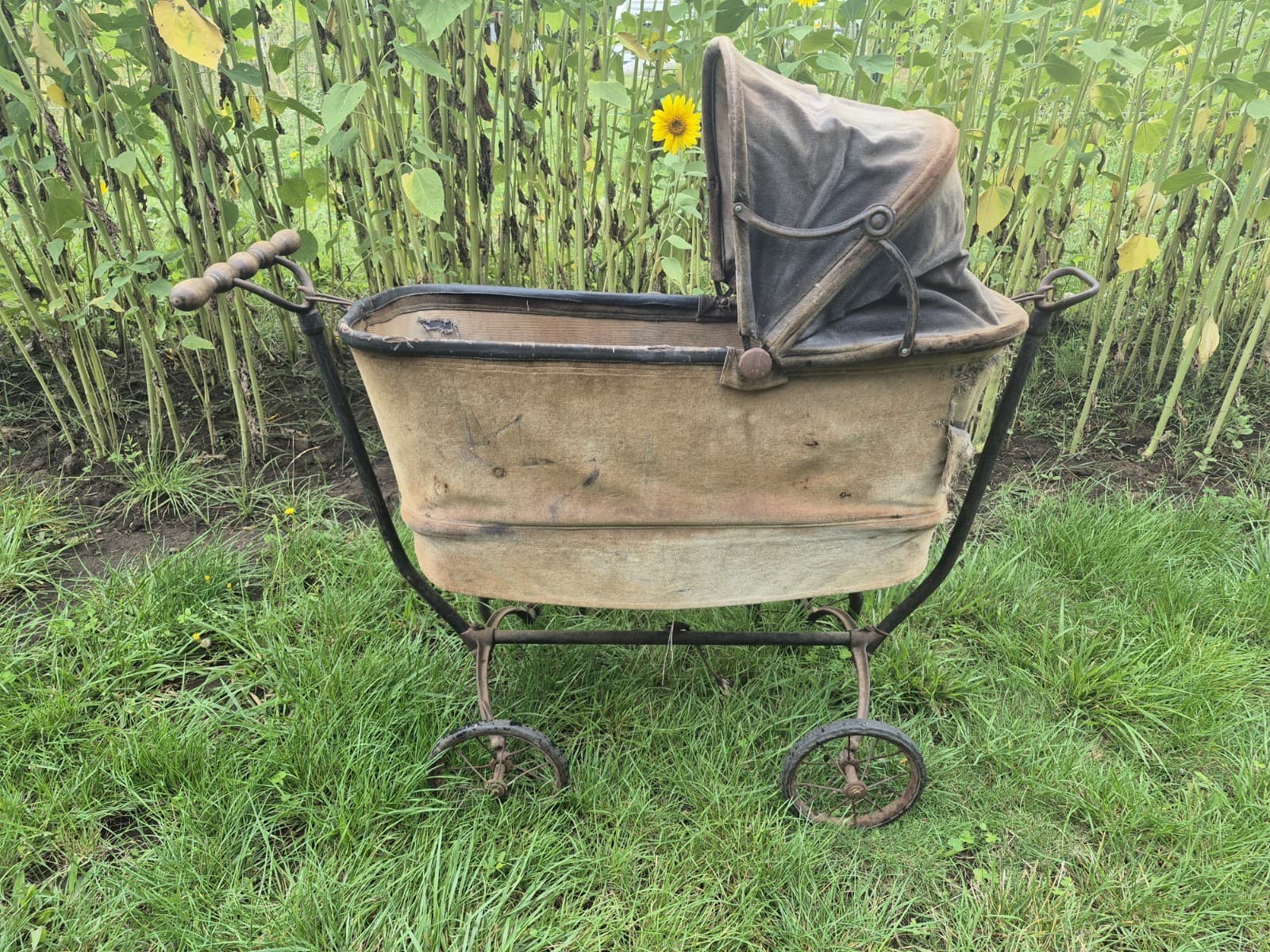 Vintage Pram Buggy Stroller Antique  Cast Iron Axle Rocking Bassinet 1900's 2