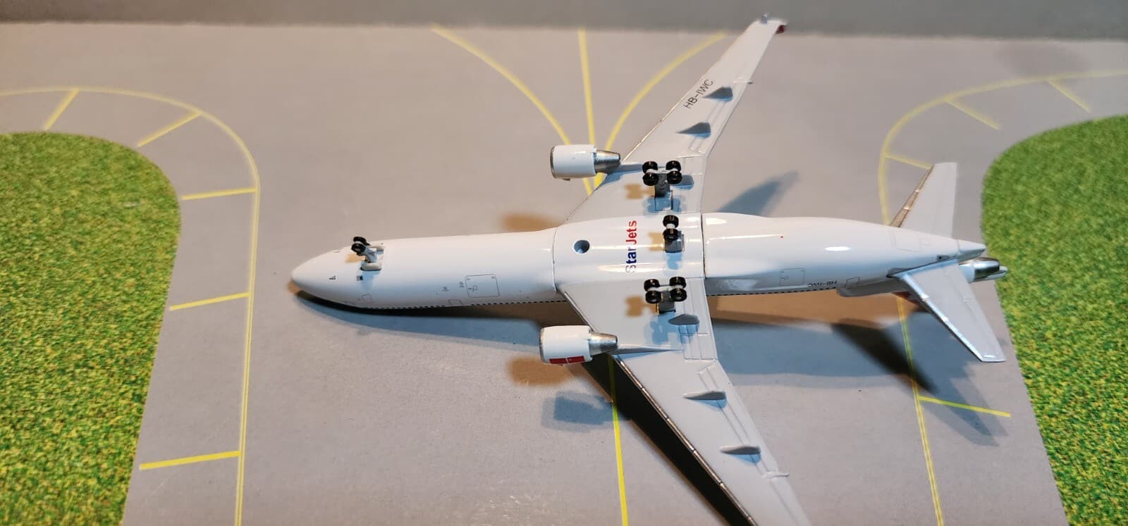 STARJET MODELS (SJSWR152) SWISS MD-11 1:500 SCALE DIECAST METAL MODEL 5