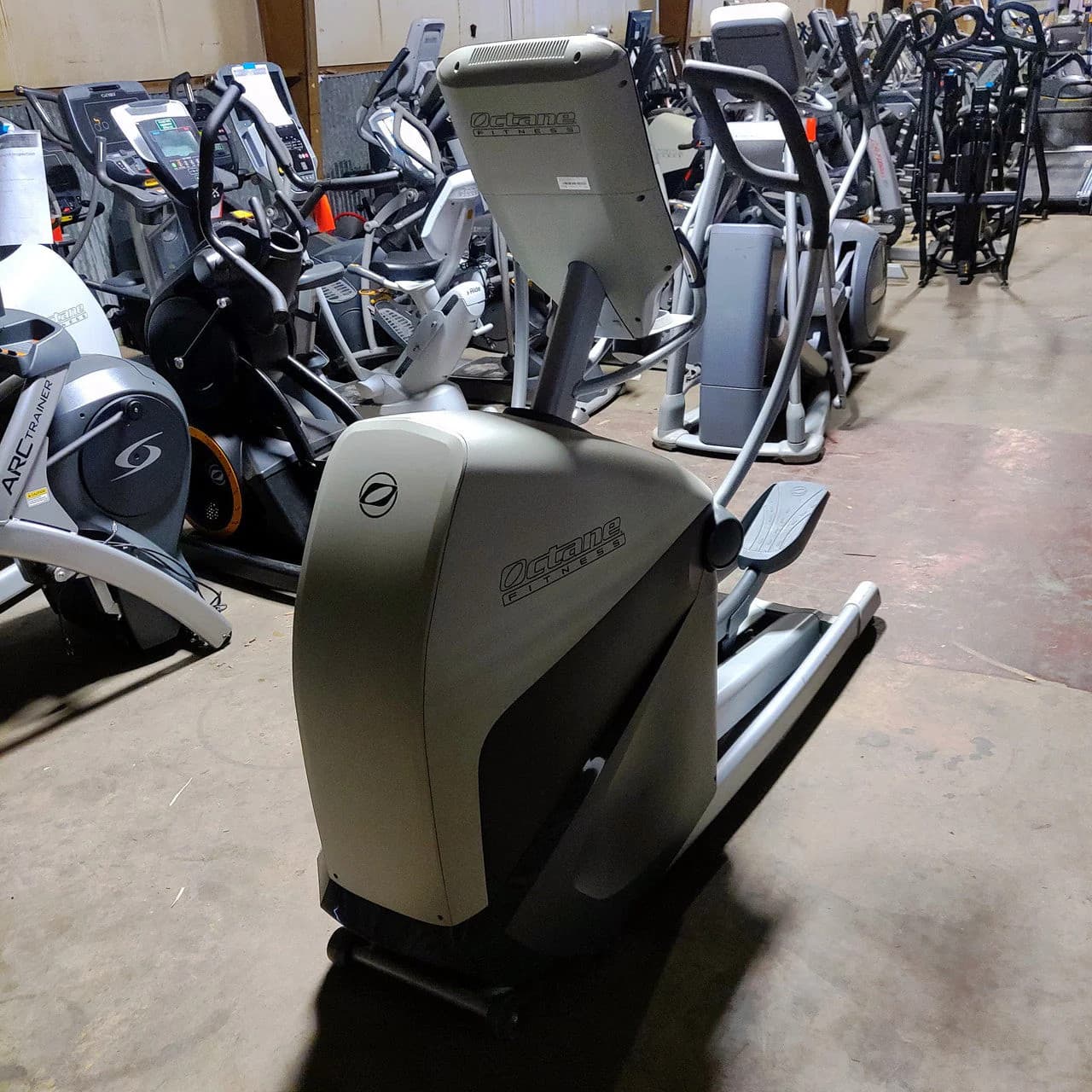 Octane XT3700 Elliptical 2