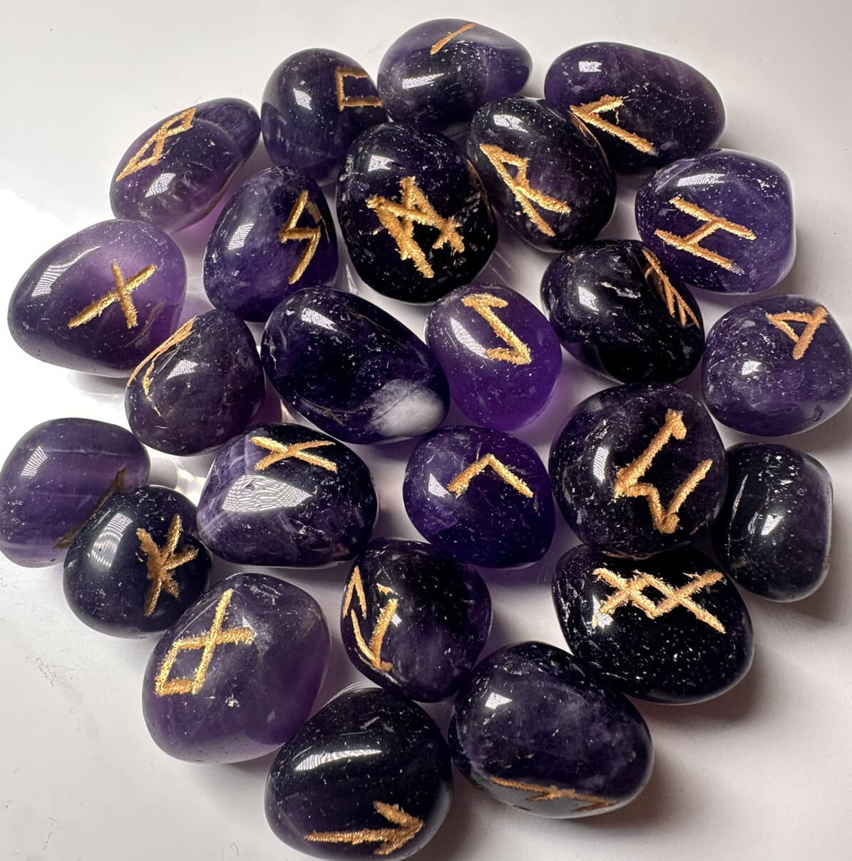 Set de Runas de Cristal de Amatista – Sabiduría, Energía y Sanación Espiritual