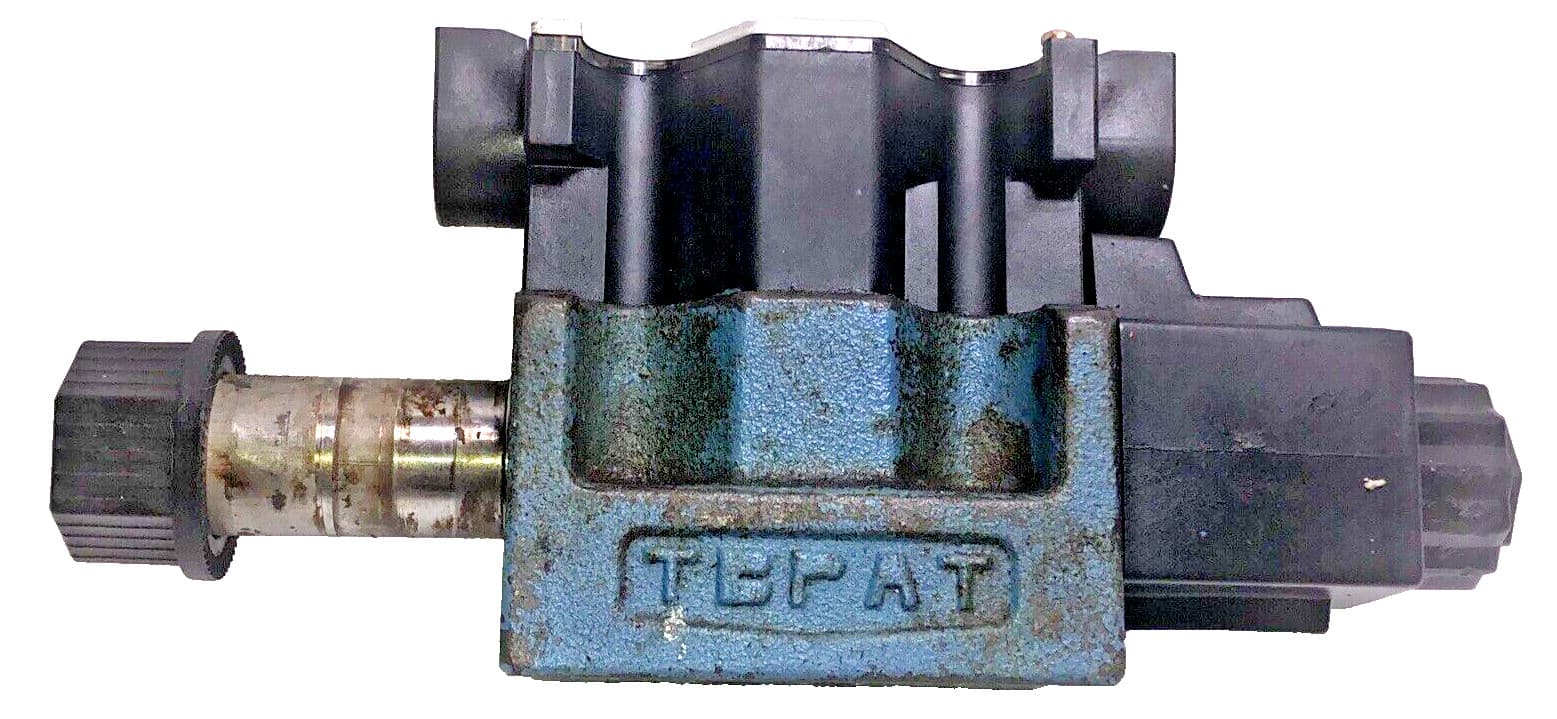 Yuken DSG-03-3C2-A100-50 Directional Valve, Double Solenoid, used (HH) 4