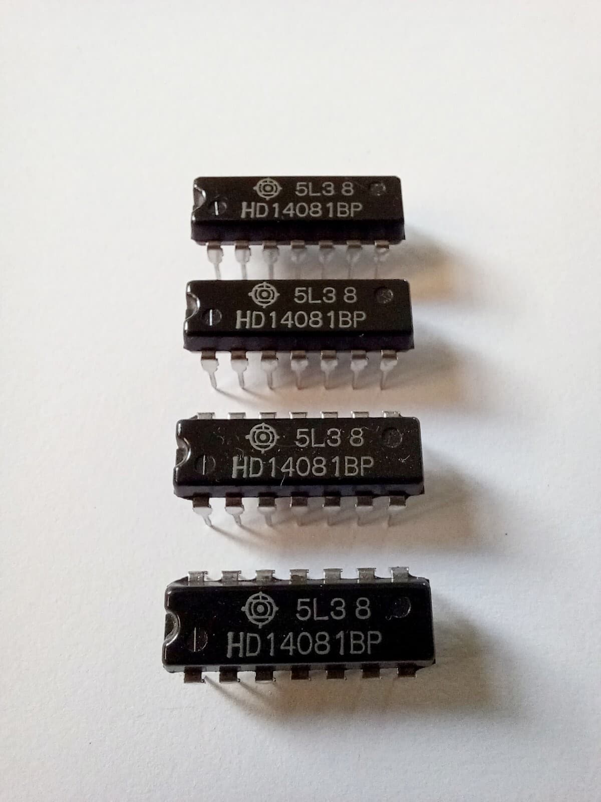 Lot of 2* Hitachi  HD14081BP  Integrated Circuit IC Chip DIP-14 Pin Original New 2