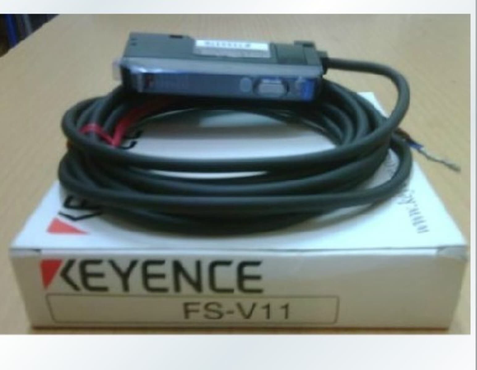 KEYENCE FS-V11 Fiber Optic Sensors FSV11 New In Box One US Free TAX 3