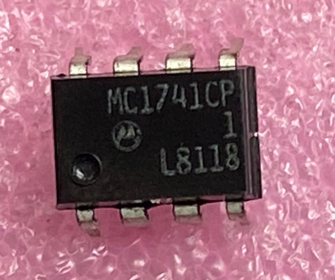 Motorola MC1741CP Operational Amp (op-amp) Integrated Circuit