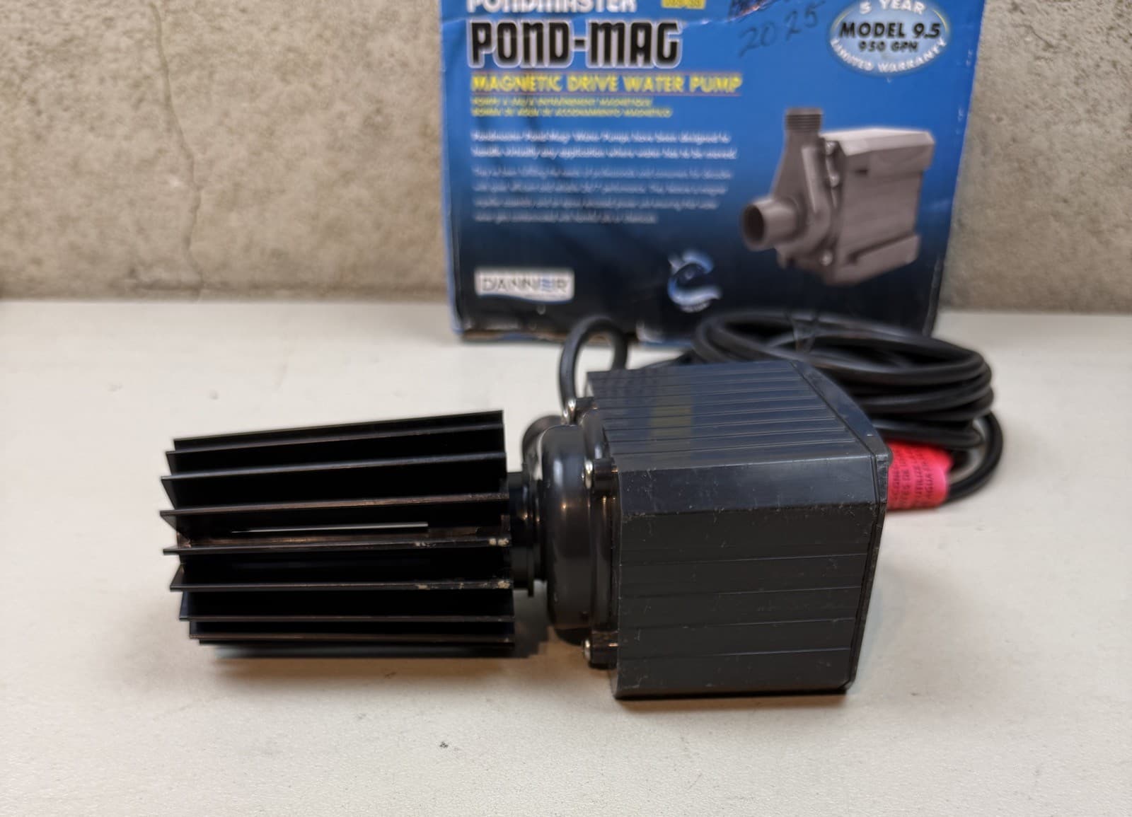 Pondmaster Model 9.5 950 gph Pond Mag Magnetic Drive Submersible Water Pump 4