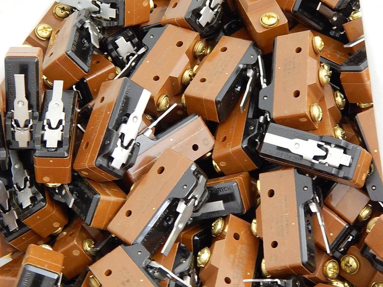 MICROSWITCH BE-1RV47-A4 BASIC / SNAP ACTION SWITCHES 25 A 125 250 OR 480 VAC 2