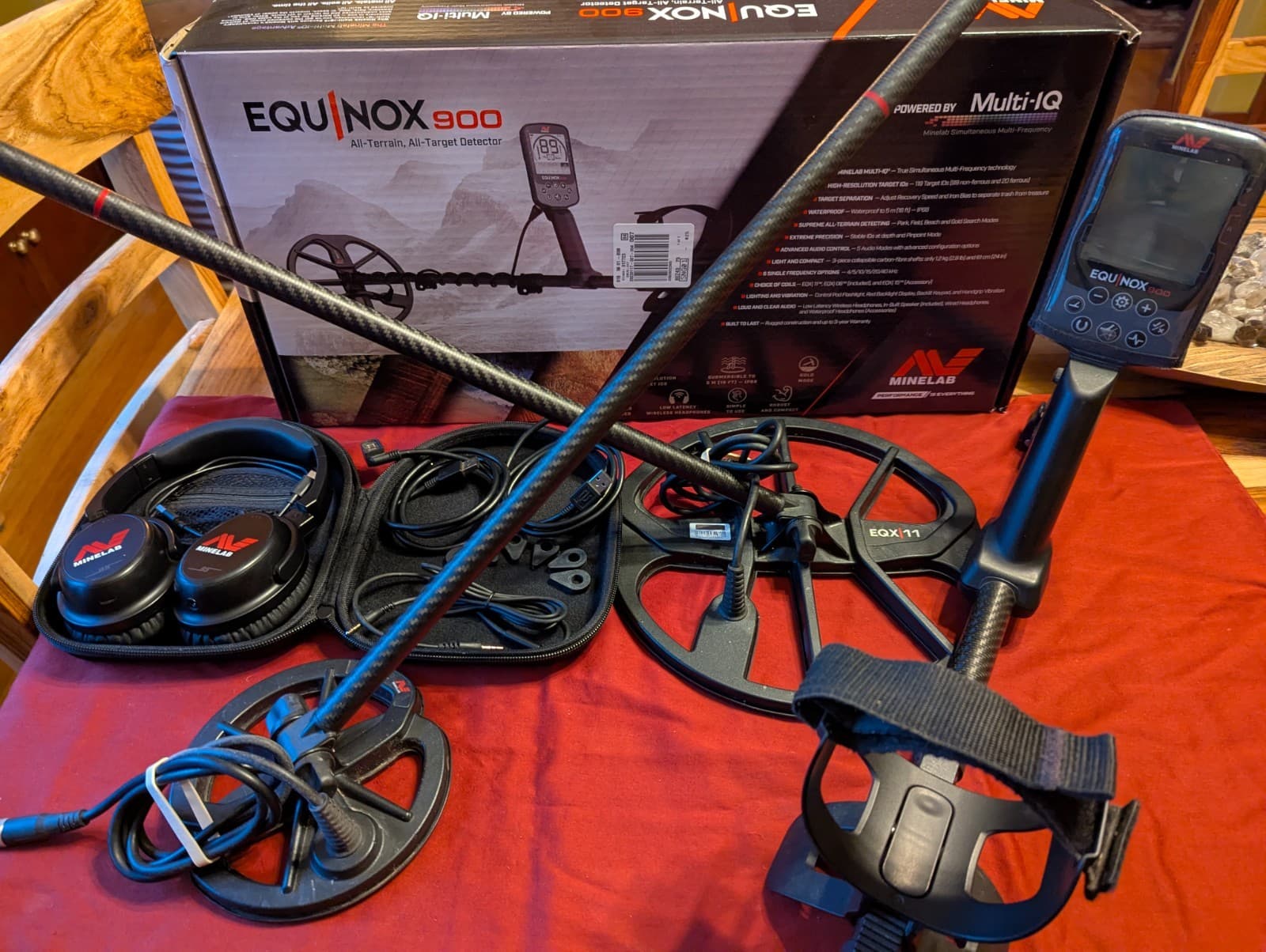 Minelab Equinox 900 Metal Detector - 3 Coils (6, 11, & 15x12) & 2 Lower Shafts