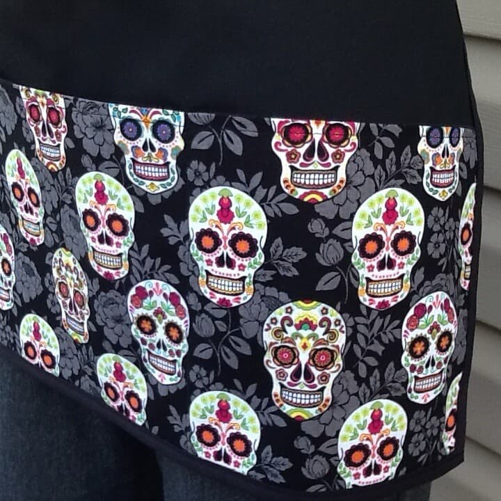 (Choose Print ) Skulls server waitress waist Half apron 3 pockets  restaurant 6