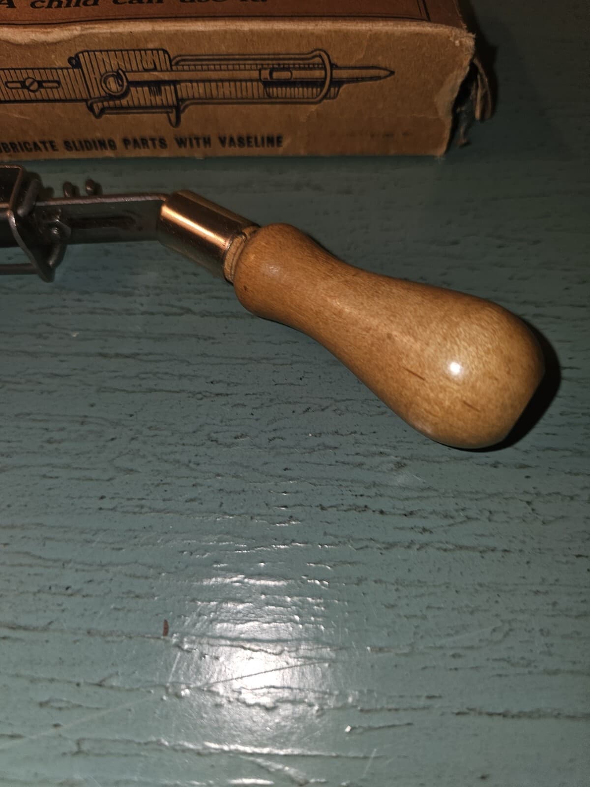 Antique Bluenose Rug Hooker Latch Rug Hooker Tool Pat. 1926 W/Original Box 3