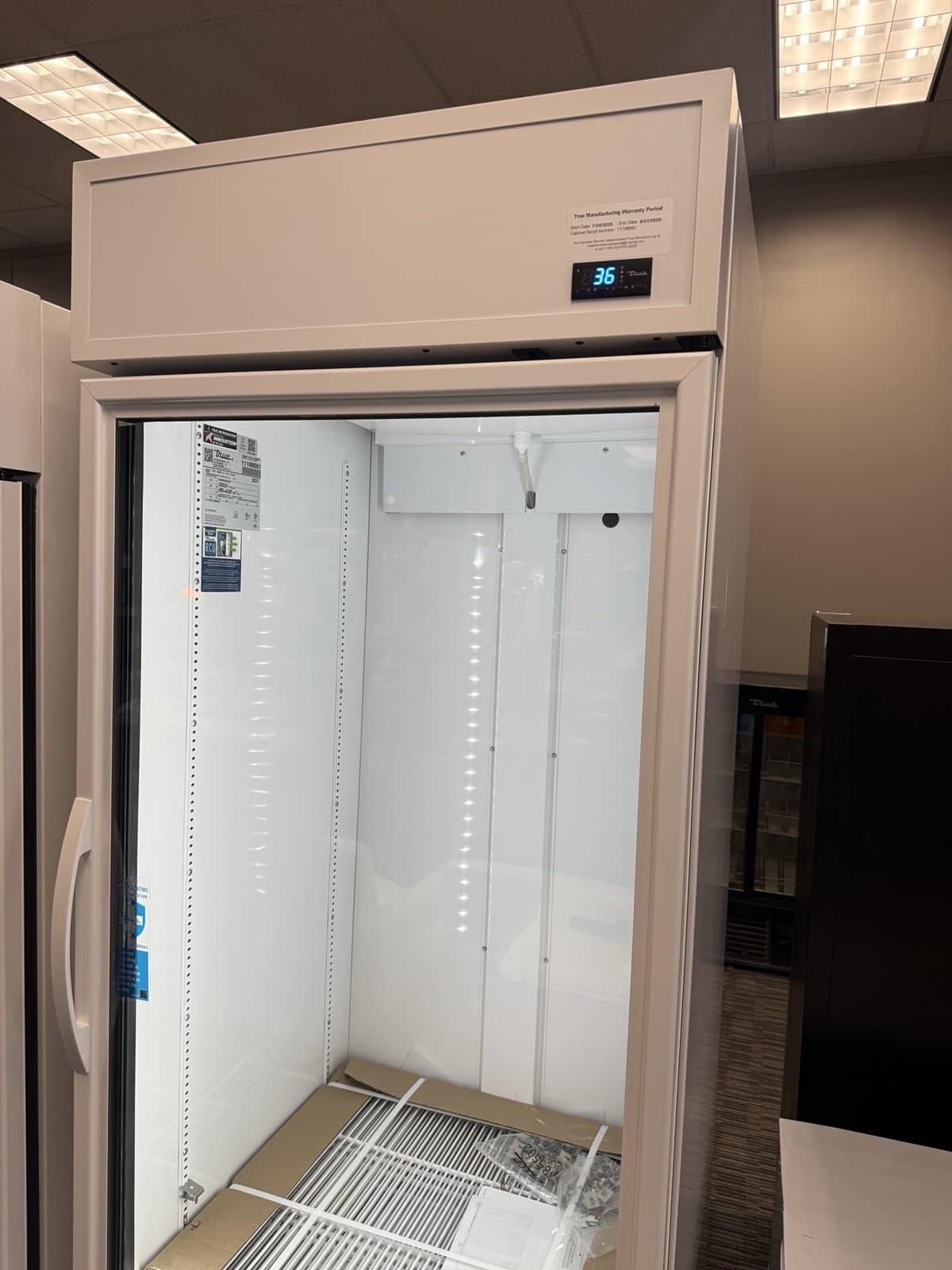 2025 TRUE TSCI-600R-G-PH-TSL01 1 Door Glass Refrigerator Cooler 5