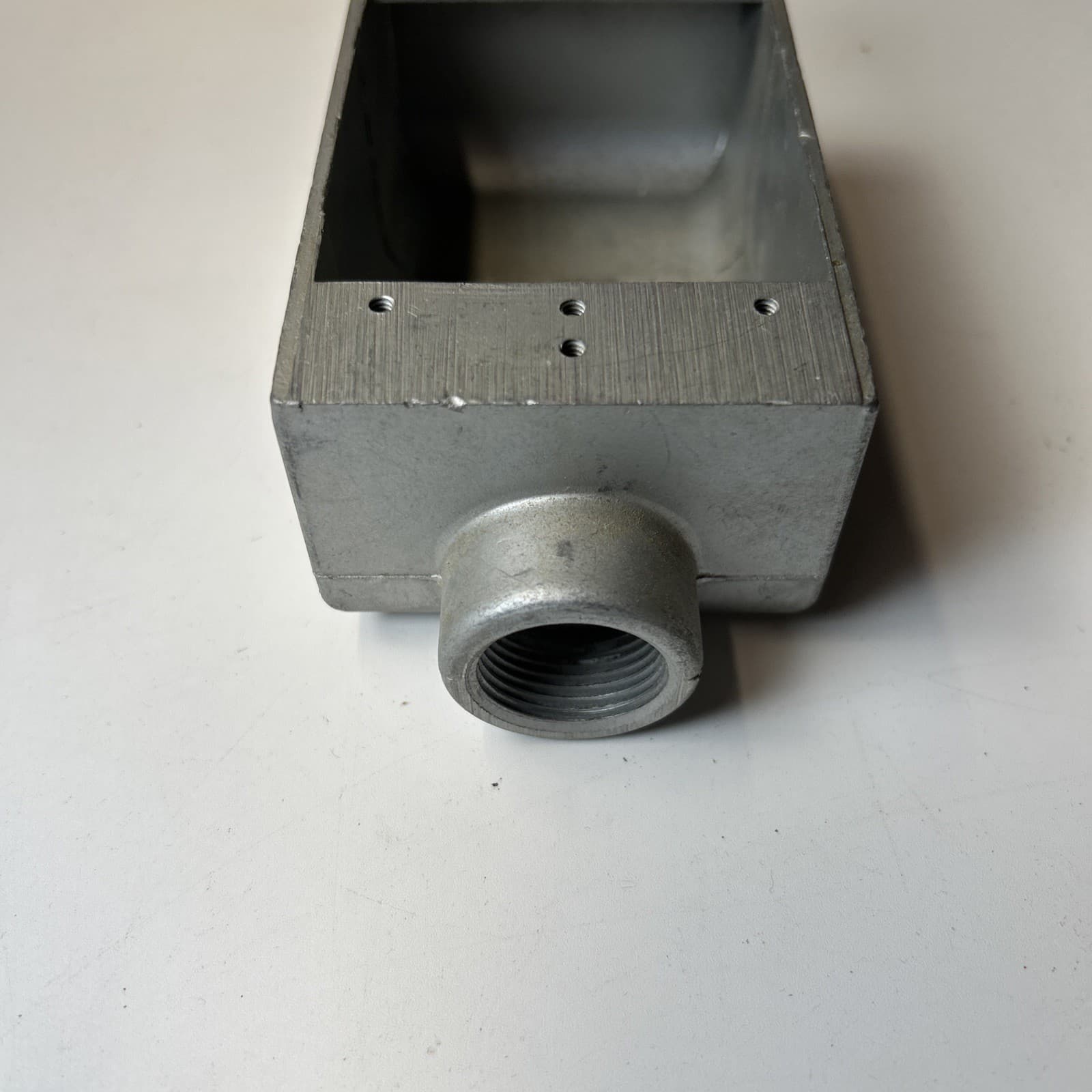 Killark FS1 Single Gang Device Box 1in Aluminum 15.8 cu in Weatherproof 2