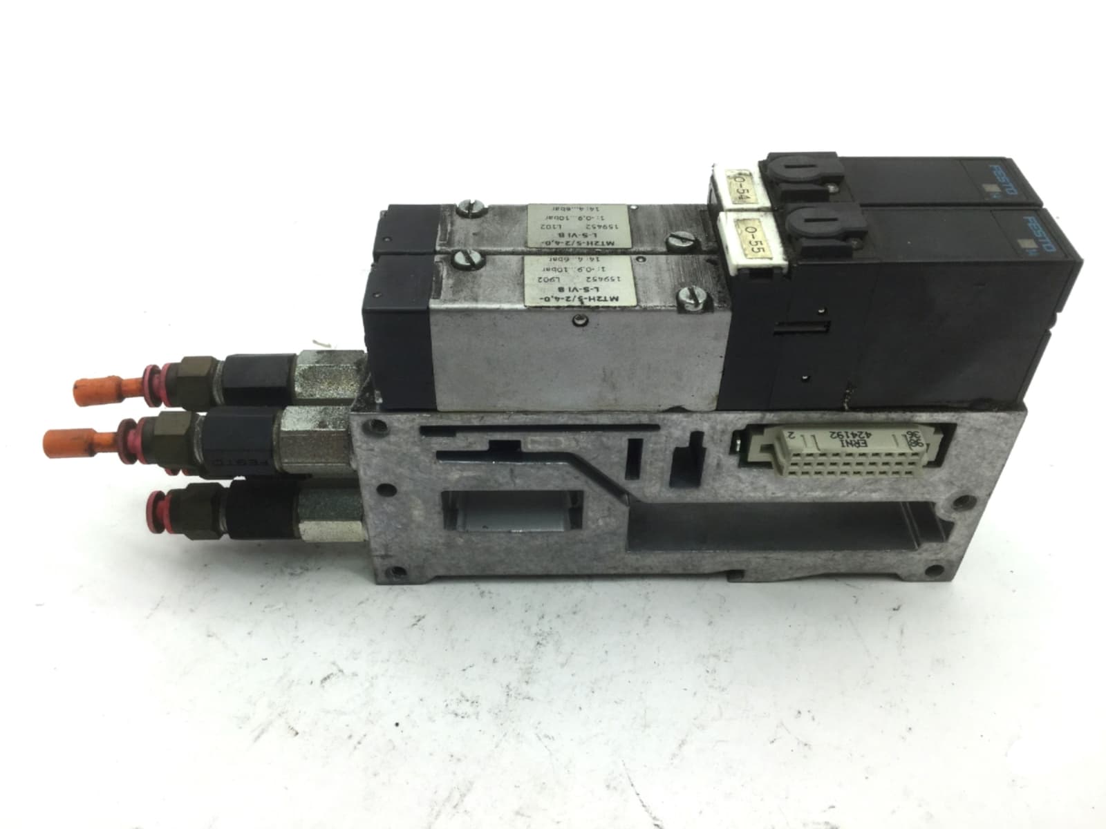 2x Festo MT2H-5/2-4.0-L-S-VI Solenoid Valves On Festo VIGM-03-4.0 Manifold Block 5