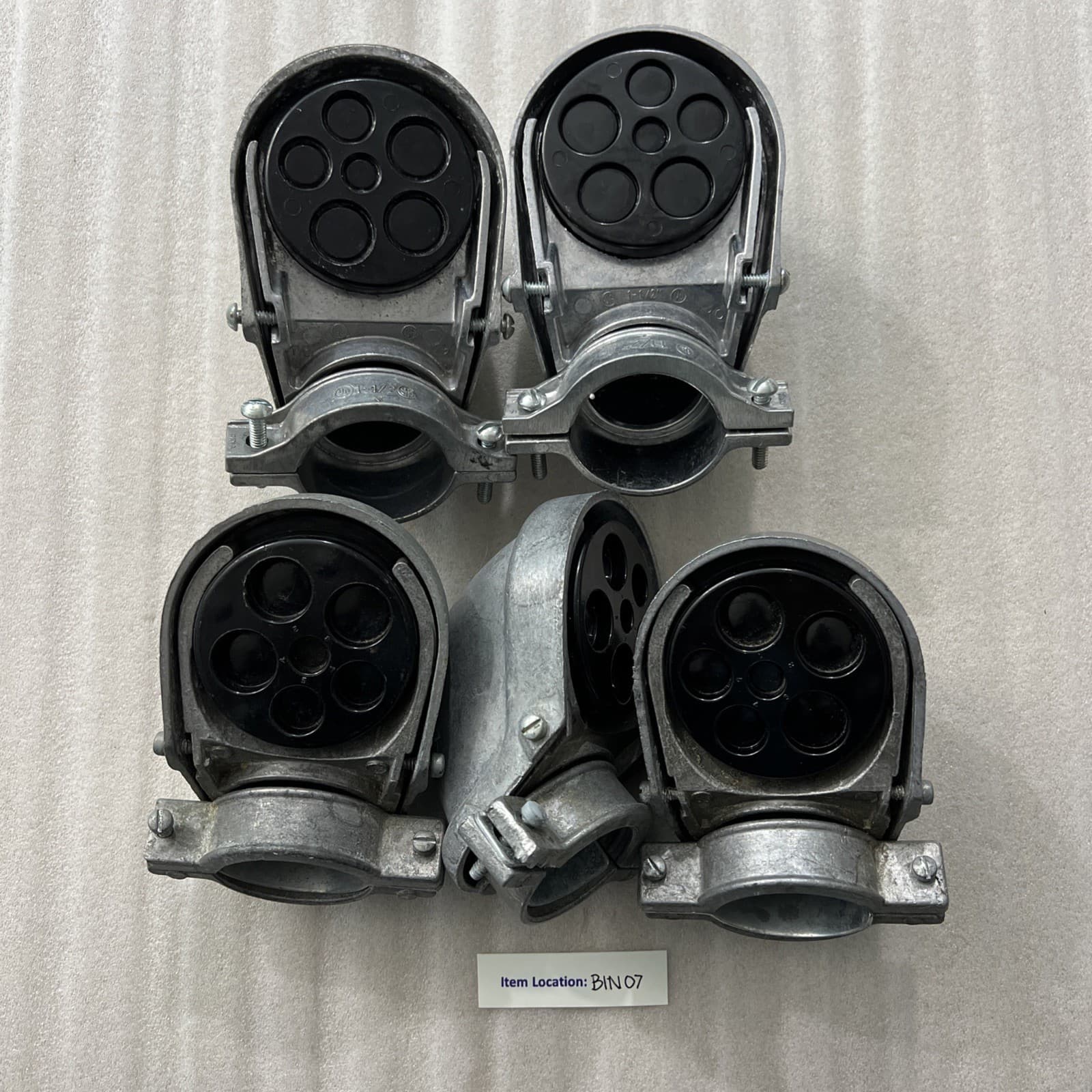 CLAMP ON STYLE SERVICE ENTRANCE CAP 1-1/2" RIGID CONDUIT ALUMINUM LOT OF 5 5