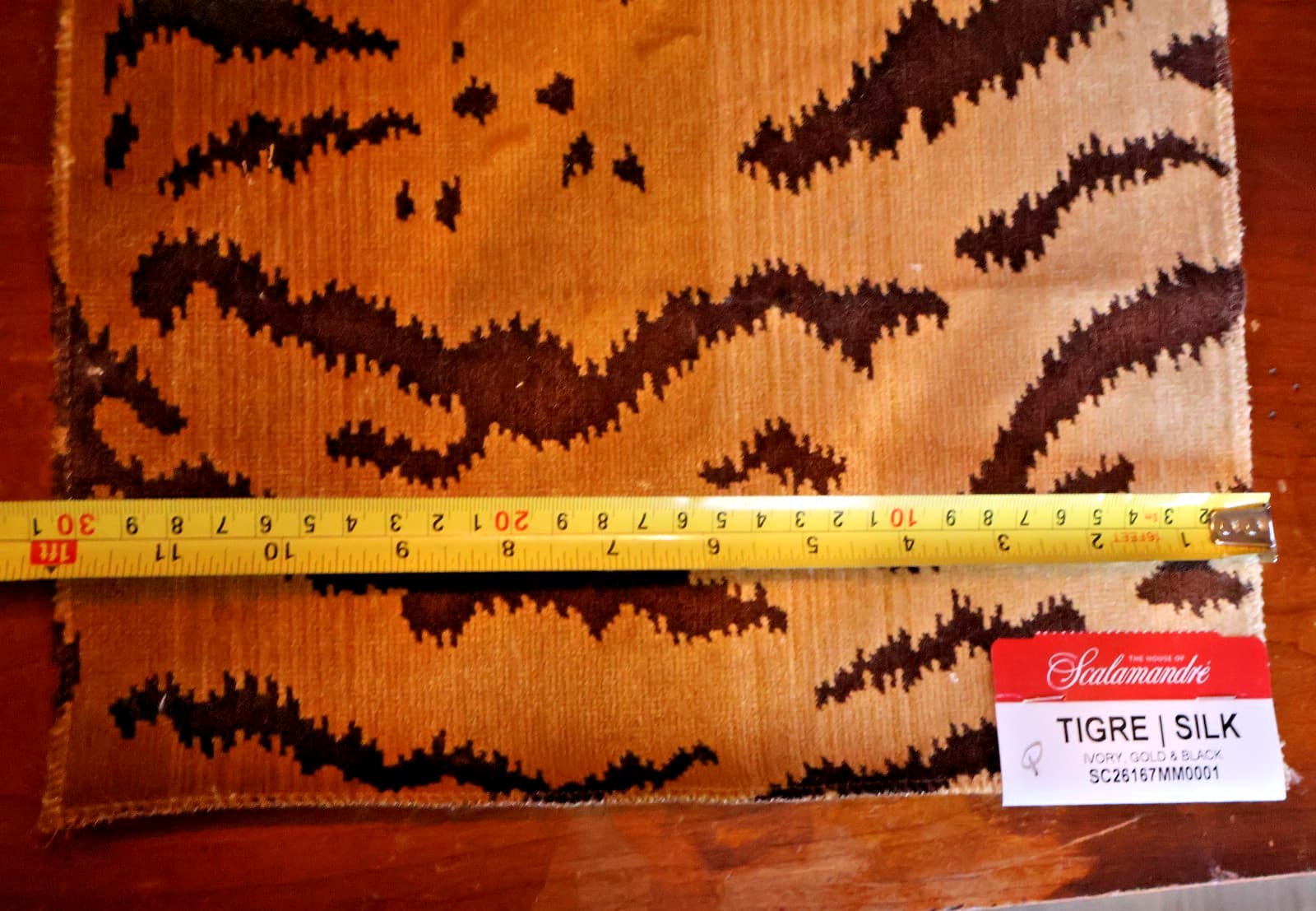 New SCALAMANDRE DESIGNER FABRIC SAMPLE Old World Silk Tiger Gold 12" x 10.675" Q 3