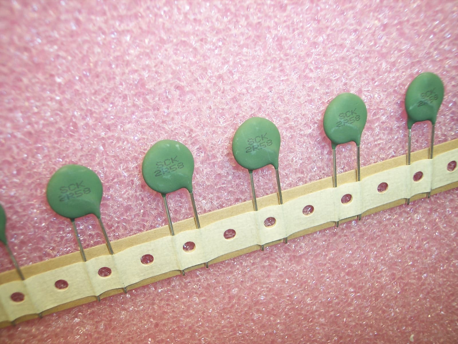 QTY (24) 2.5 Ohm 8A 15mm NTC POWER THERMISTORS SCK2R58 THINKING