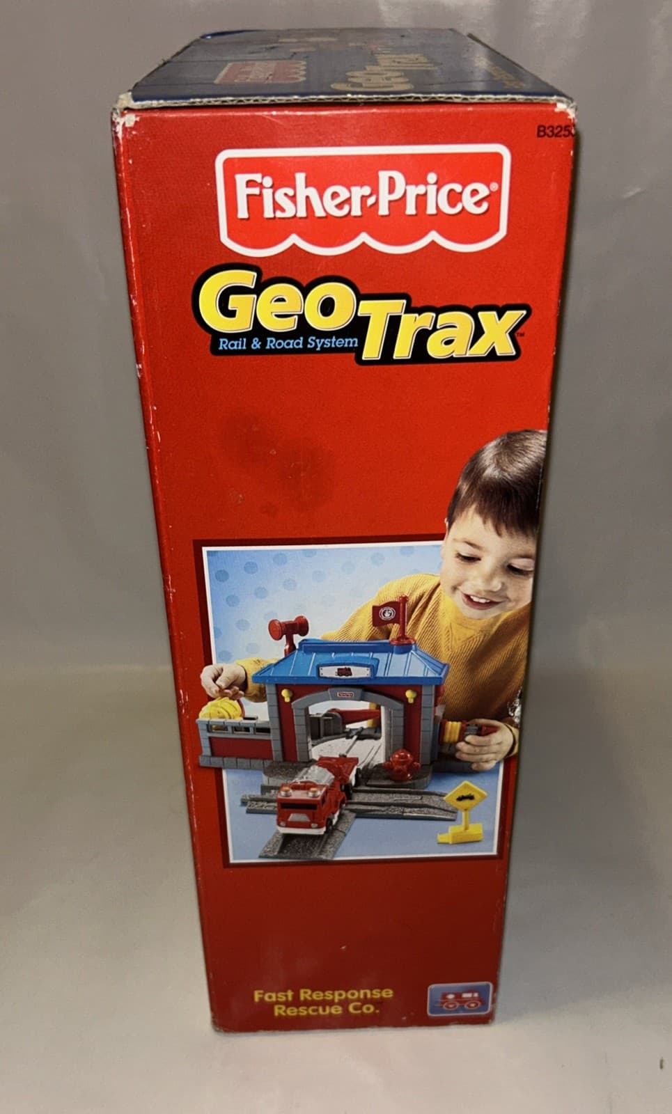 New In Box Fisher Price GeoTrax Fast Response Rescue Co. Fire Station Train Set 6
