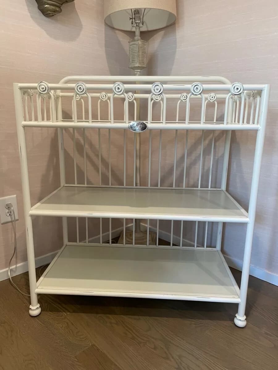 Bratt Decor changing table
