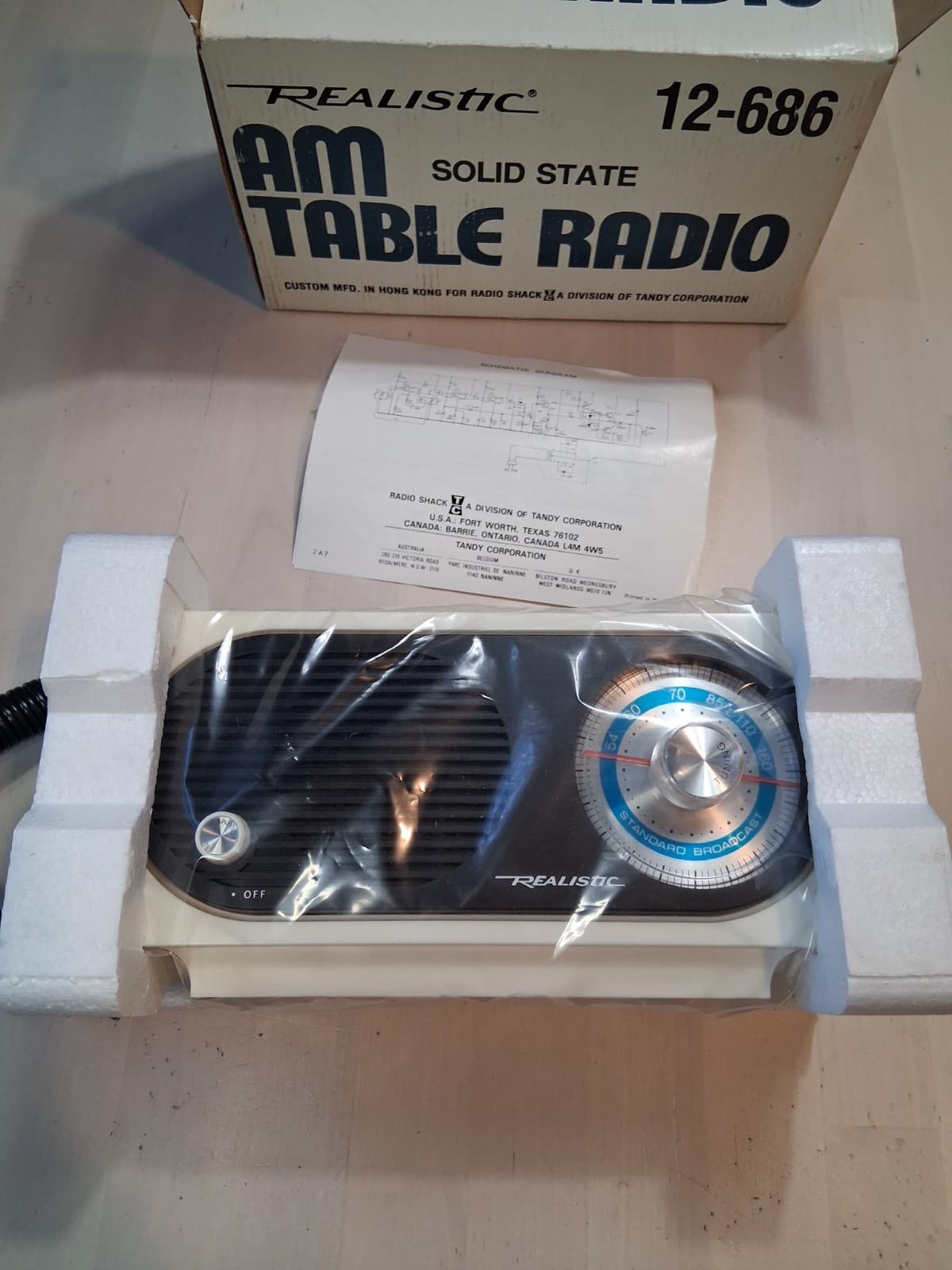 NEW - Realistic Am Table Radio 12-686 FREE SHIPPING  3