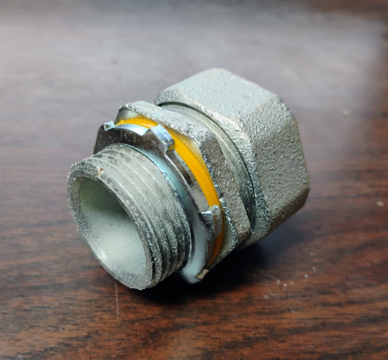 EATON LT100 1" LIQUID-TIGHT STRAIGHT CONNECTORS MALLEABLE IRON NEW BOX OF 5 EACH 4