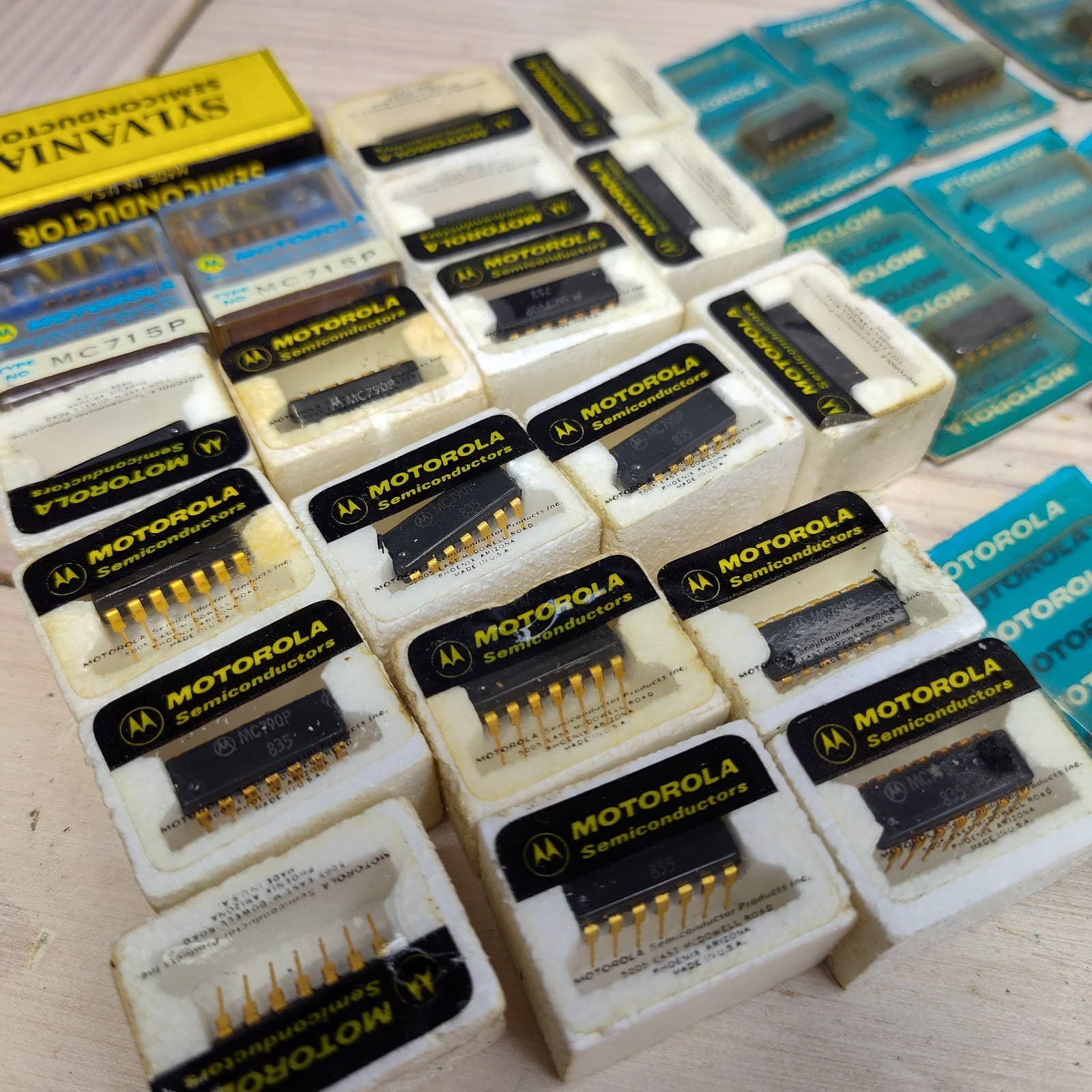 32x Vtg Motorola IC Chip 14 Pin Lot Gold Mc780p MC790 Electronic Repair Radio 4