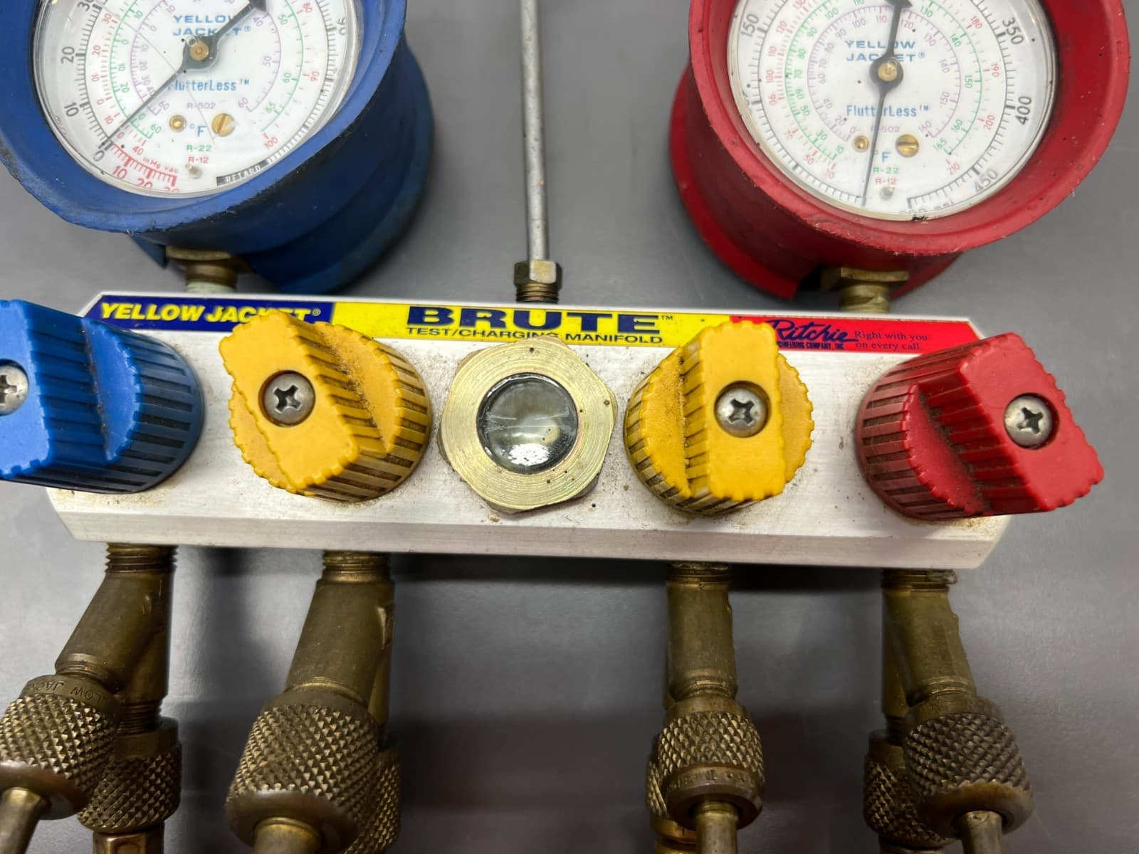 RITCHIE YELLOW JACKET BRUTE  4-VALVUE TEST CHARGING MANIFOLD W 60" HOSES 4