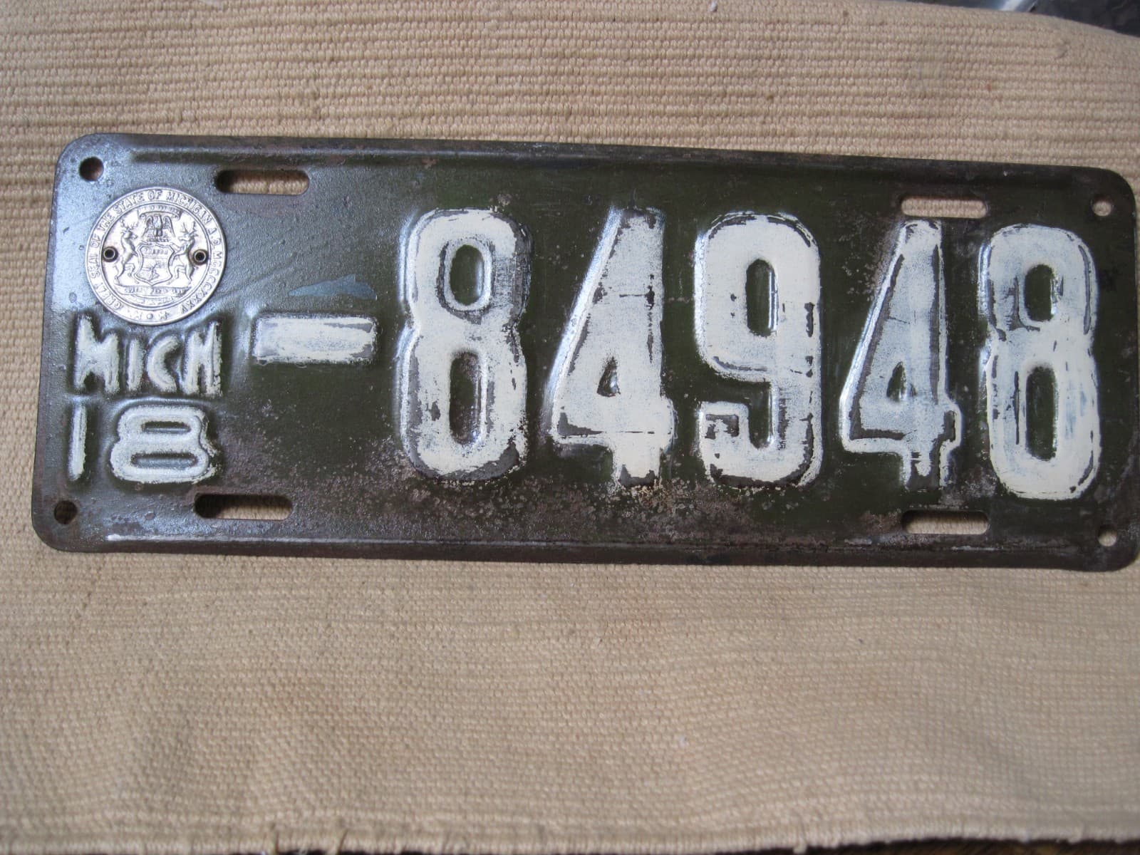 Vintage 1918 Michigan Touched up license Plate with Original Seal.