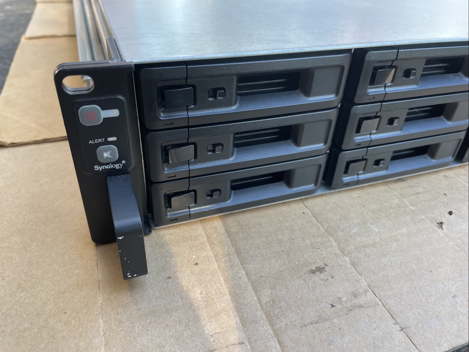 Synology Rack Expansion Unit RX1217 *No HDD* With Trays And Rack Rails 3