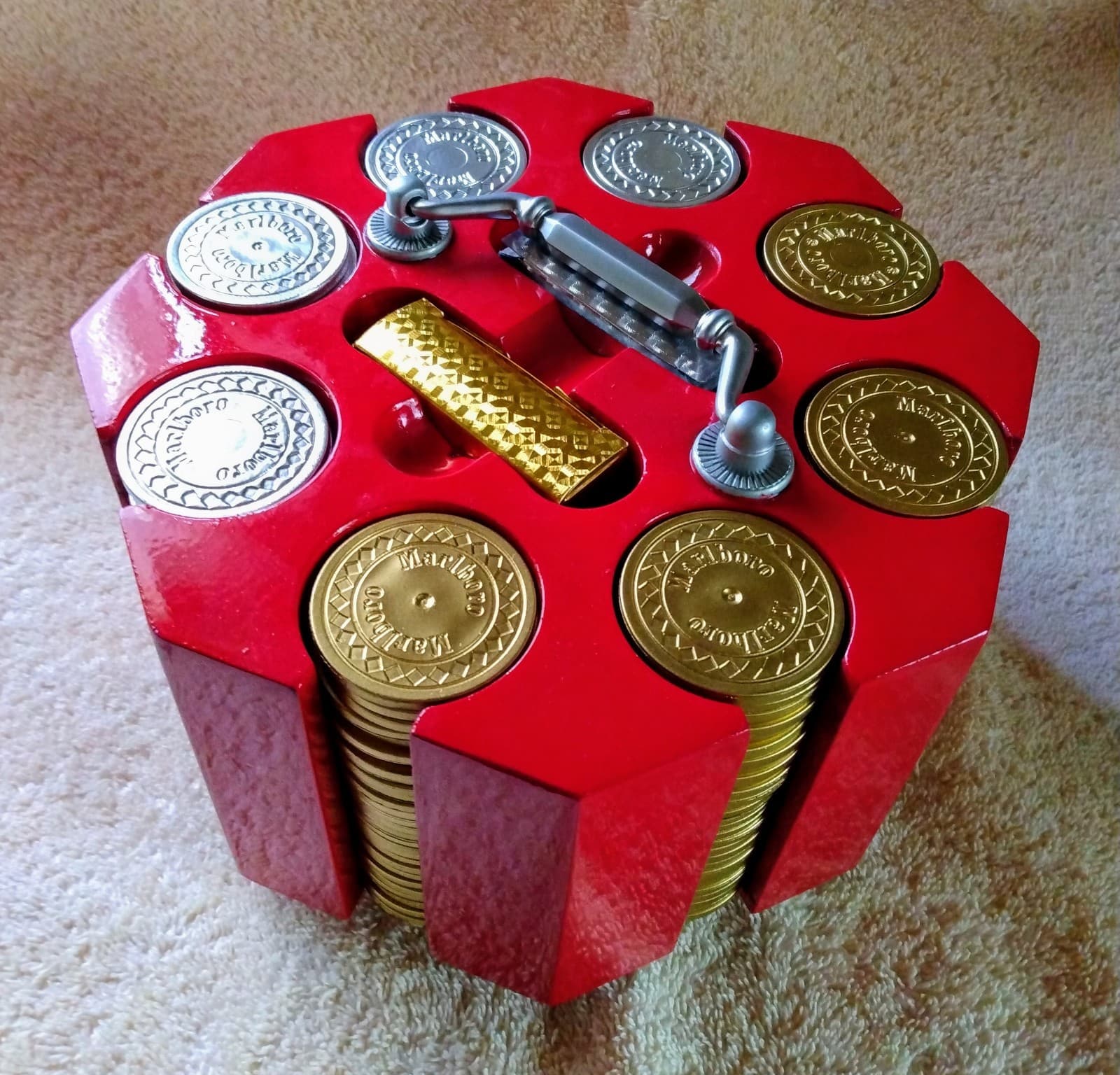 Ace Of Hearts Octagon Poker Set With Gold & Silver Marlboro Chips 2