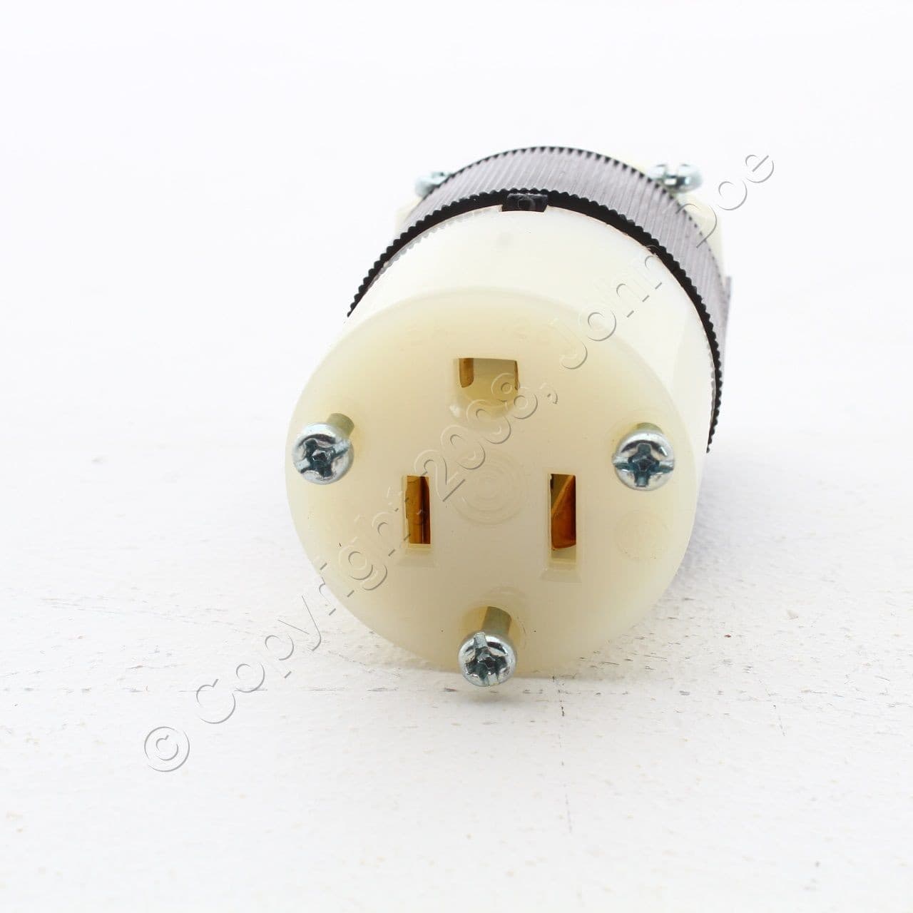 Hubbell Bryant Insulgrip Straight Blade Connector NEMA 5-15R 15A 125V HBL5269CM8