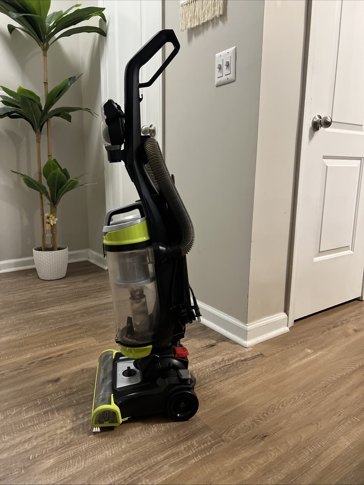 Bissell  2252 Vacuum Cleaner Used Only Once 5